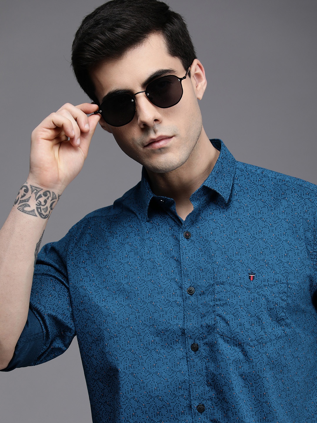 

Louis Philippe Sport Men Pure Cotton Slim Fit Printed Casual Shirt, Navy blue