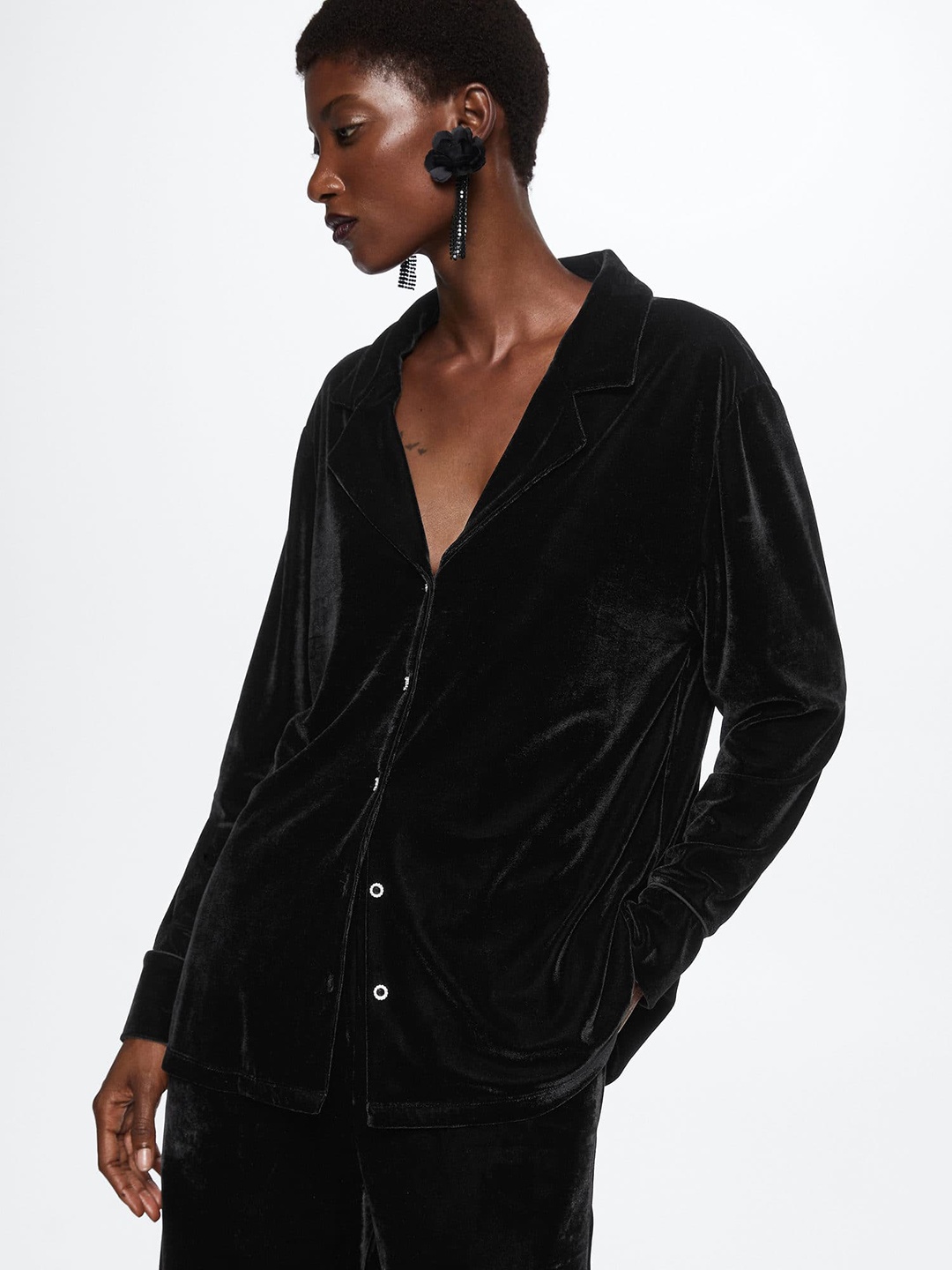 

MANGO Women Velvet Notched Lapel Oversized Sustainable Shirt, Black