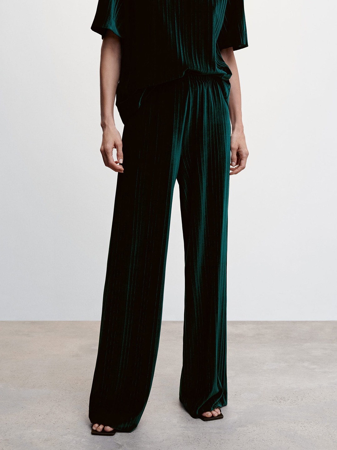 

MANGO Women Velvet Finish Accordion Pleated Parallel Trousers, Green
