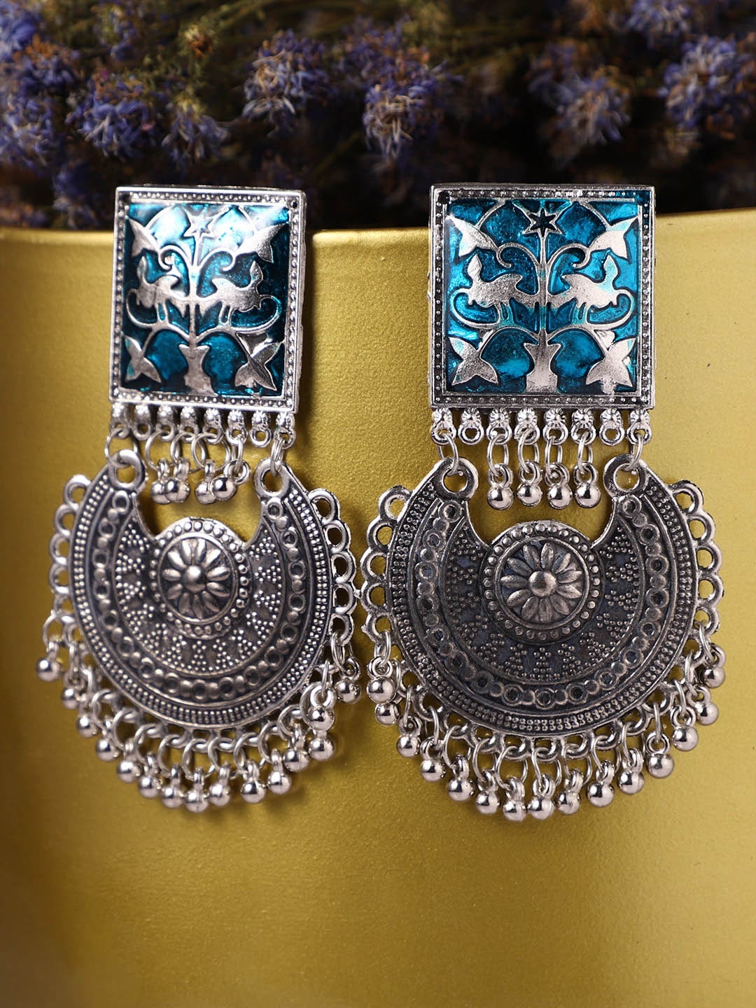 

VENI Women Silver-Plated Oxidised Contemporary Chandbalis Earrings