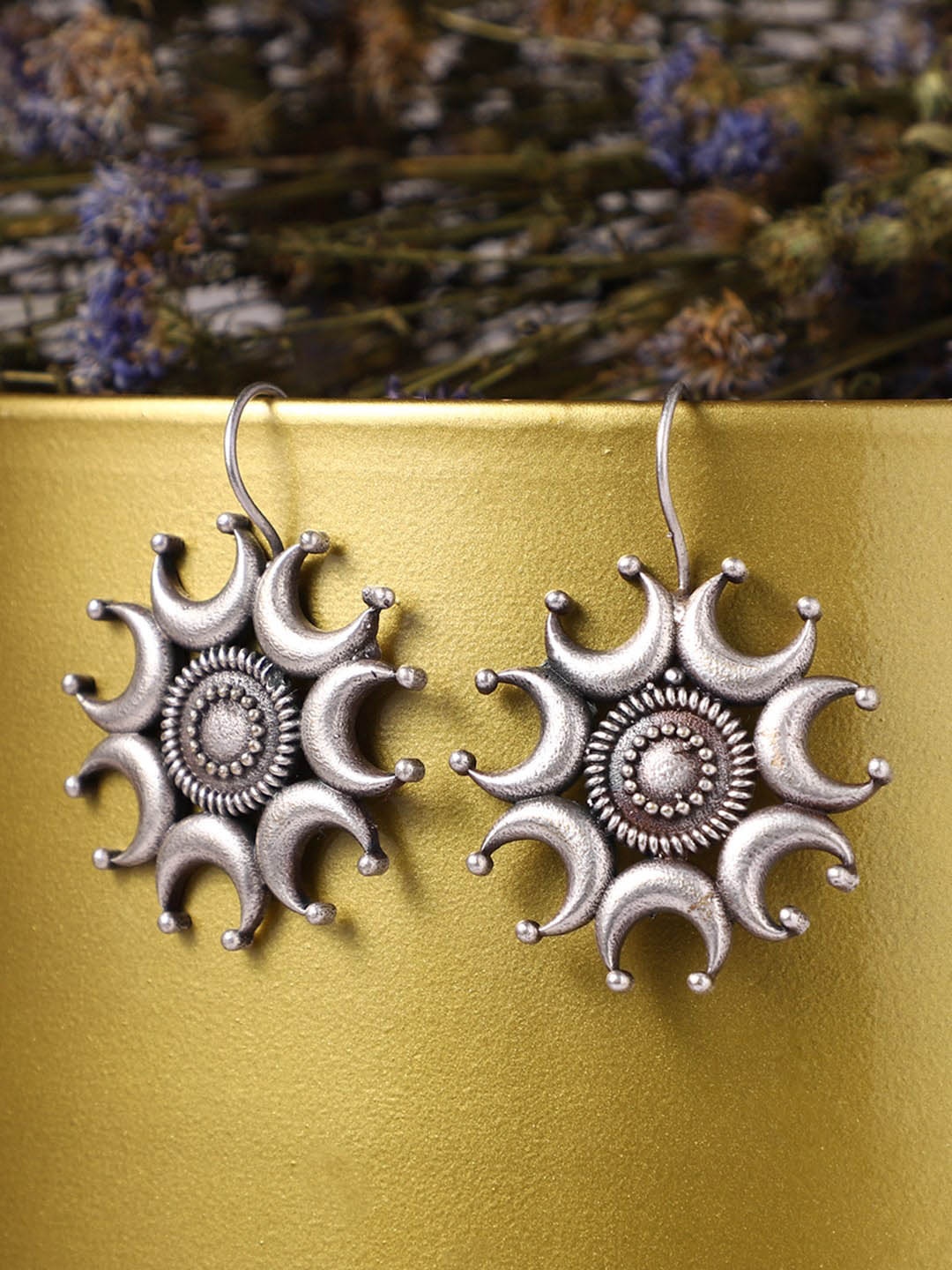 

VENI Women Silver-Plated Oxidised Contemporary Studs Earrings