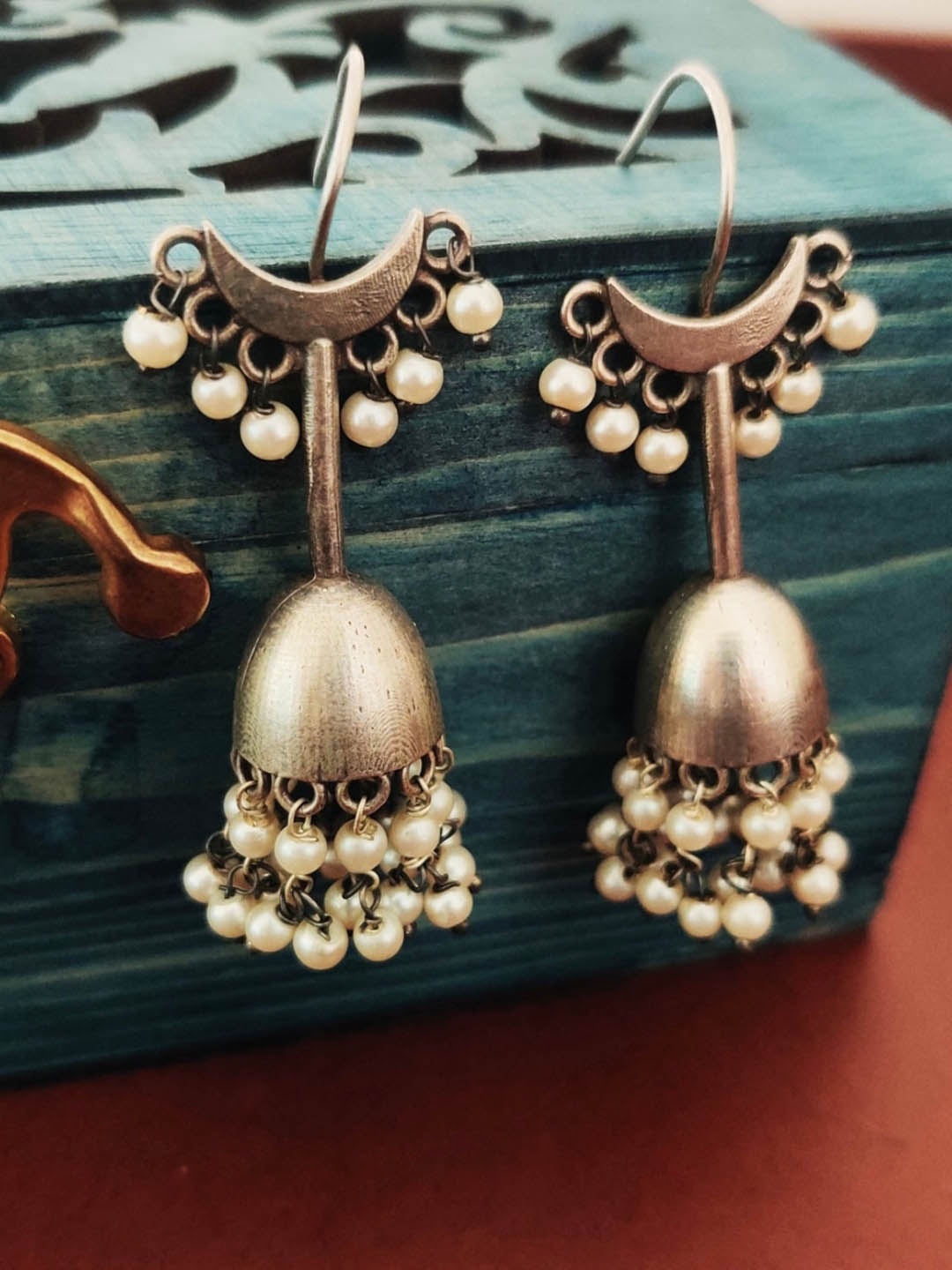 

VENI Silver Plated Contemporary Jhumkas Earrings