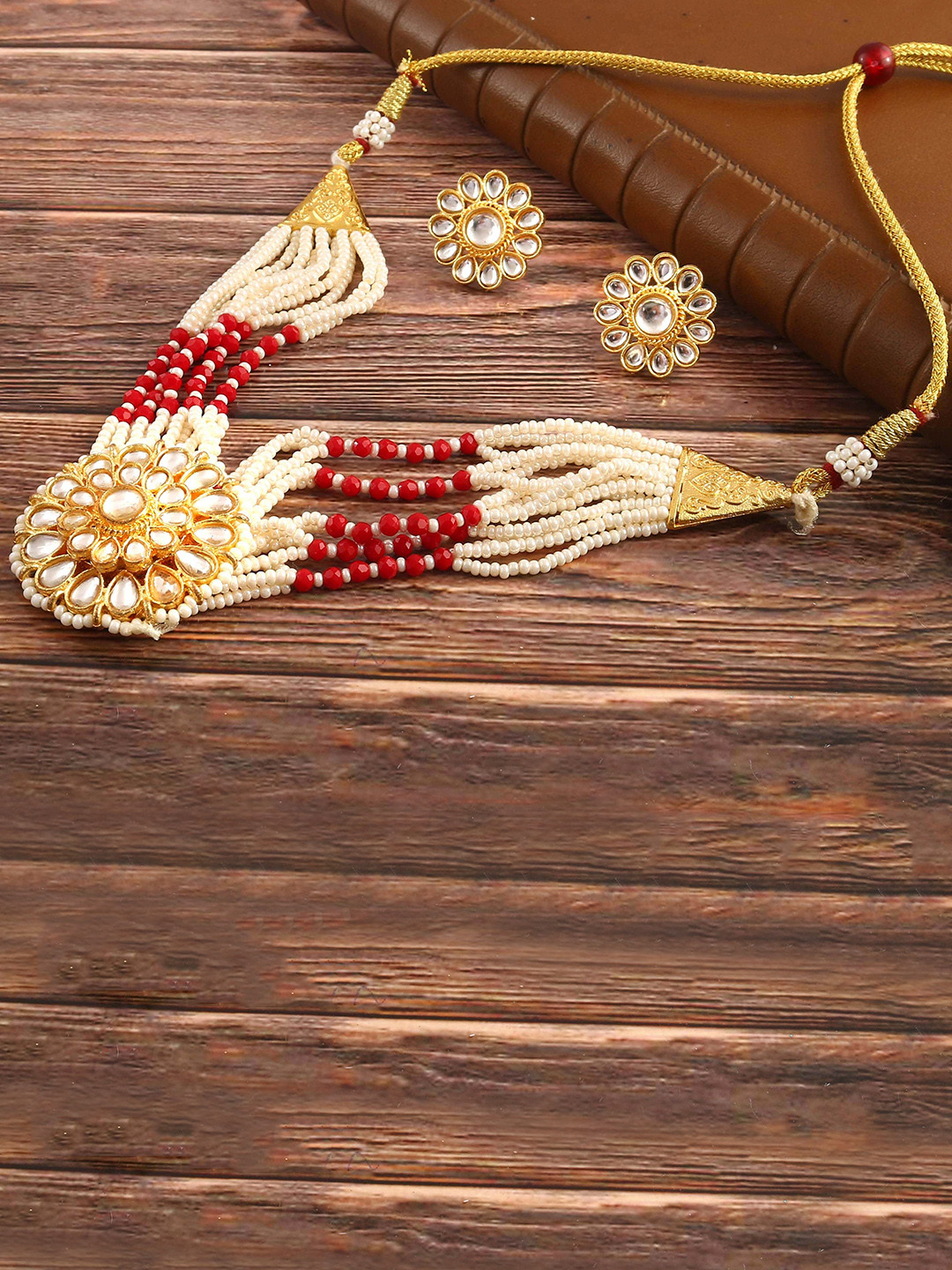 

Jewar Mandi Gold-Plated Kundan Studded & Beaded Jewellery Set