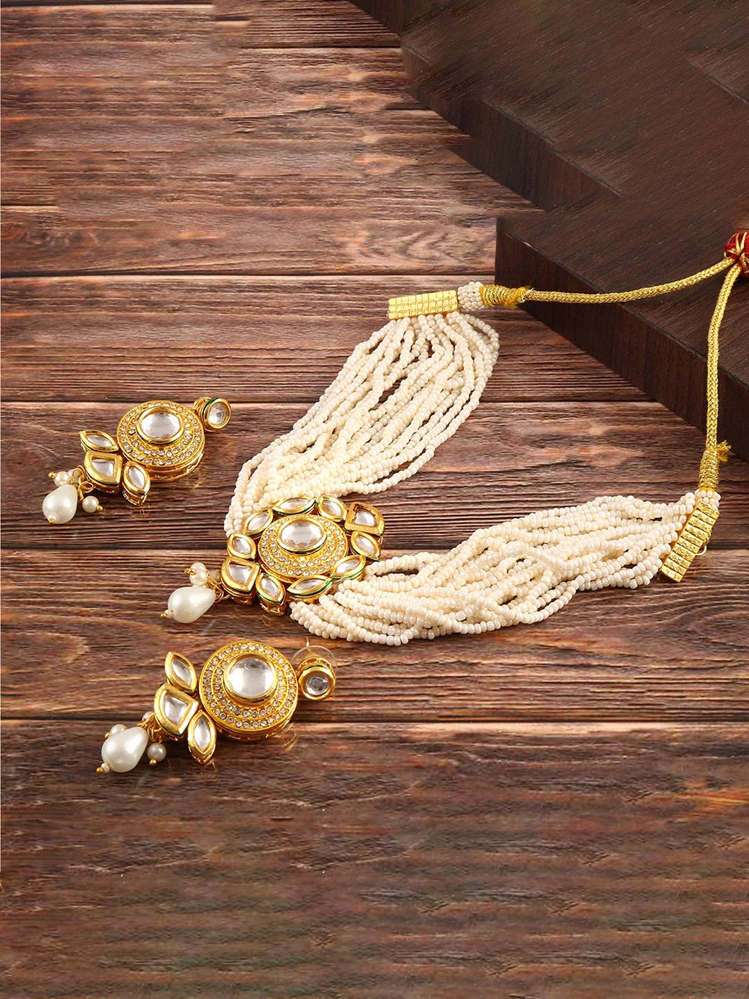 

Jewar Mandi Gold-Plated Kundan Studded & Beaded Jewellery Set