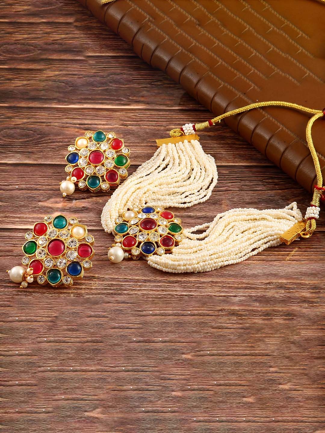 

Jewar Mandi Gold-Plated Kundan Studded & Beaded Jewellery Set