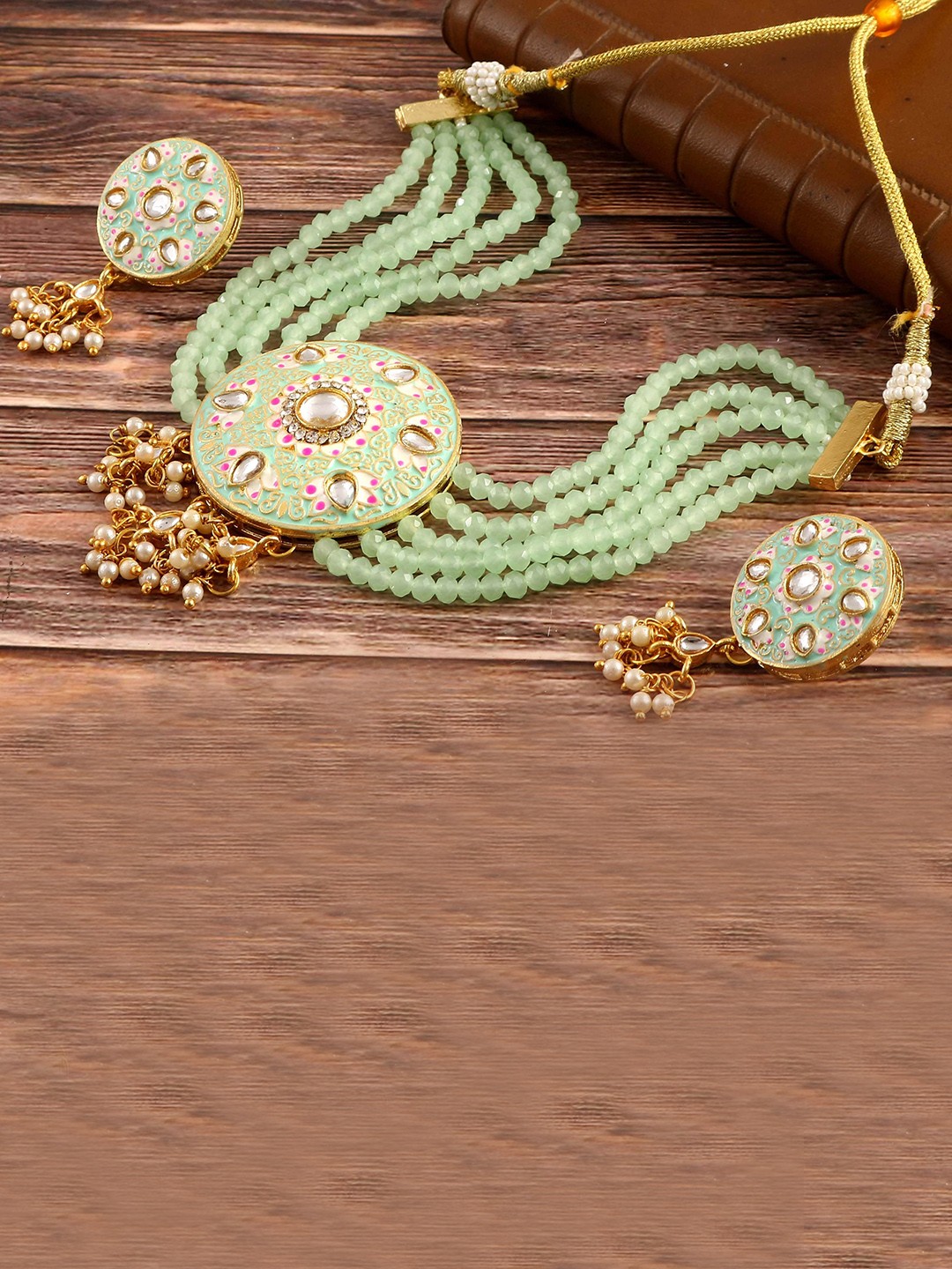 

Jewar Mandi Gold-Plated Kundan Studded & Beaded Jewellery Set