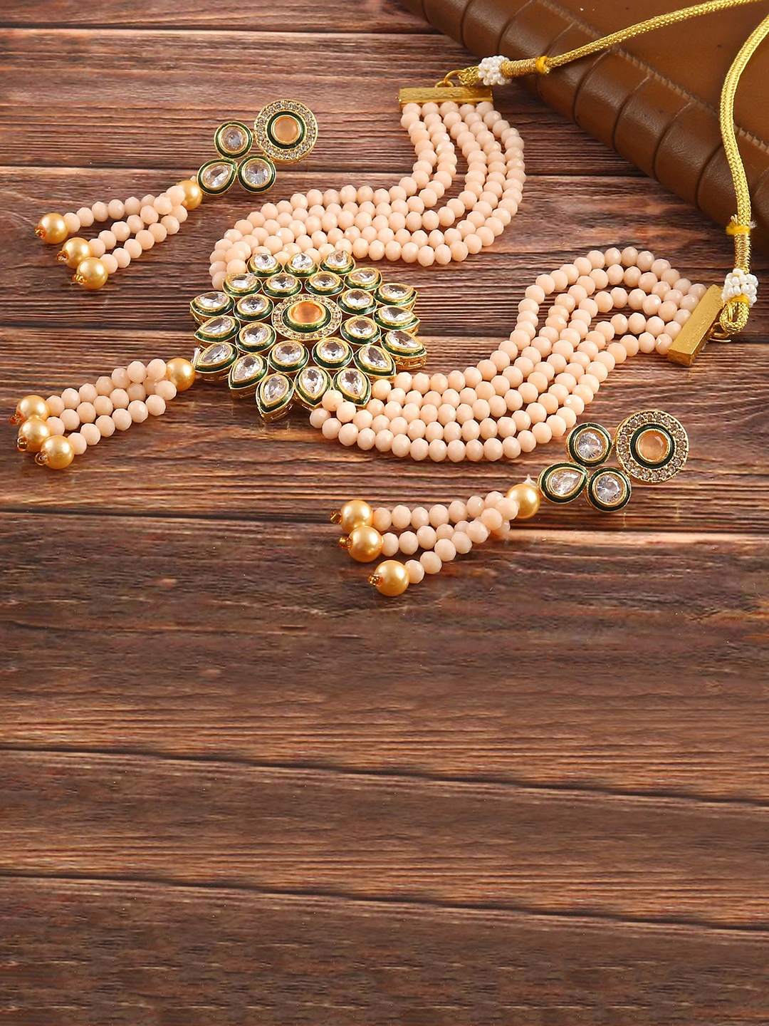 

Jewar Mandi Gold-Plated Kundan Studded & Beaded Jewellery Set