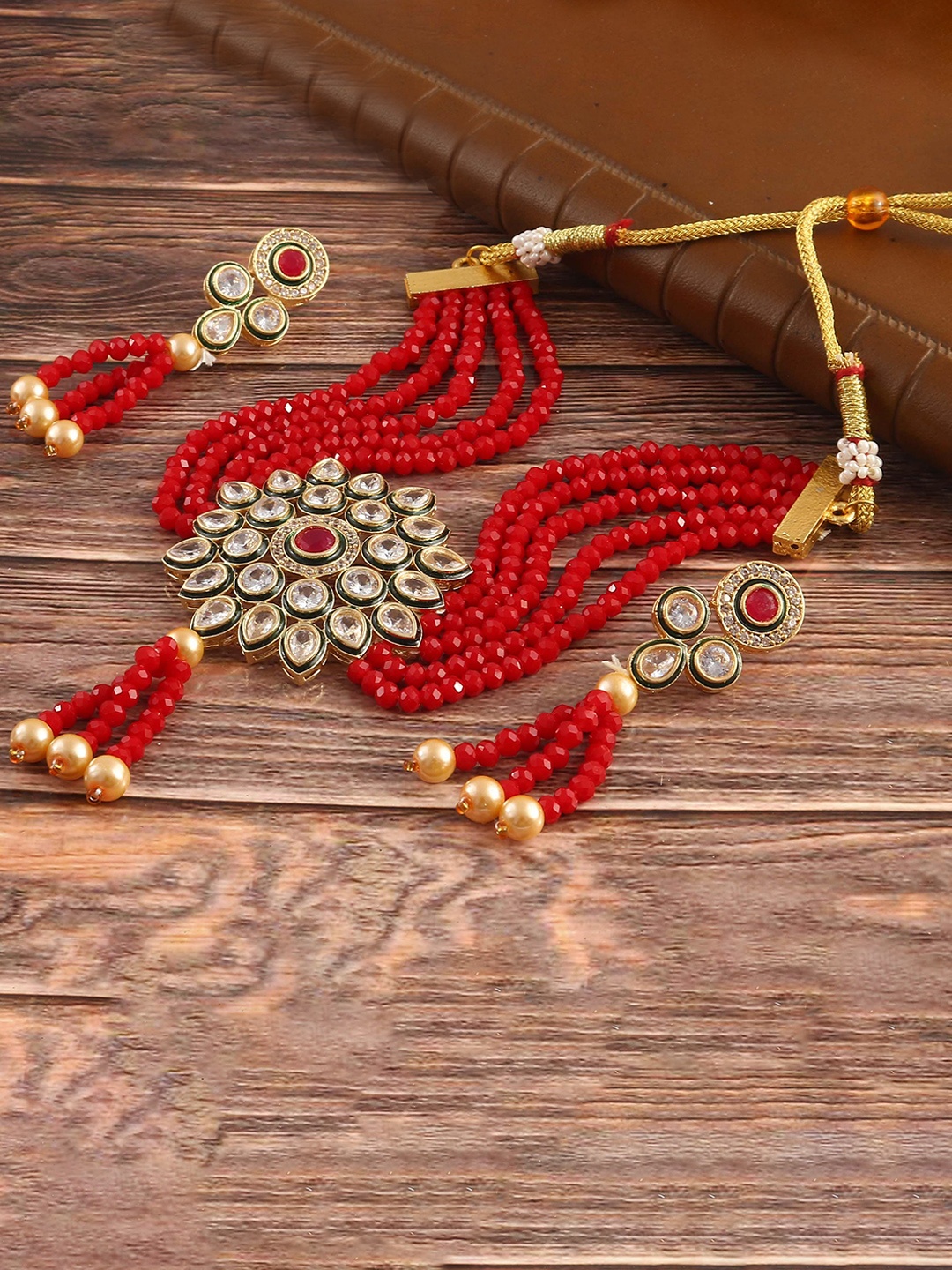 

Jewar Mandi Gold-Plated Kundan Studded & Beaded Jewellery Set