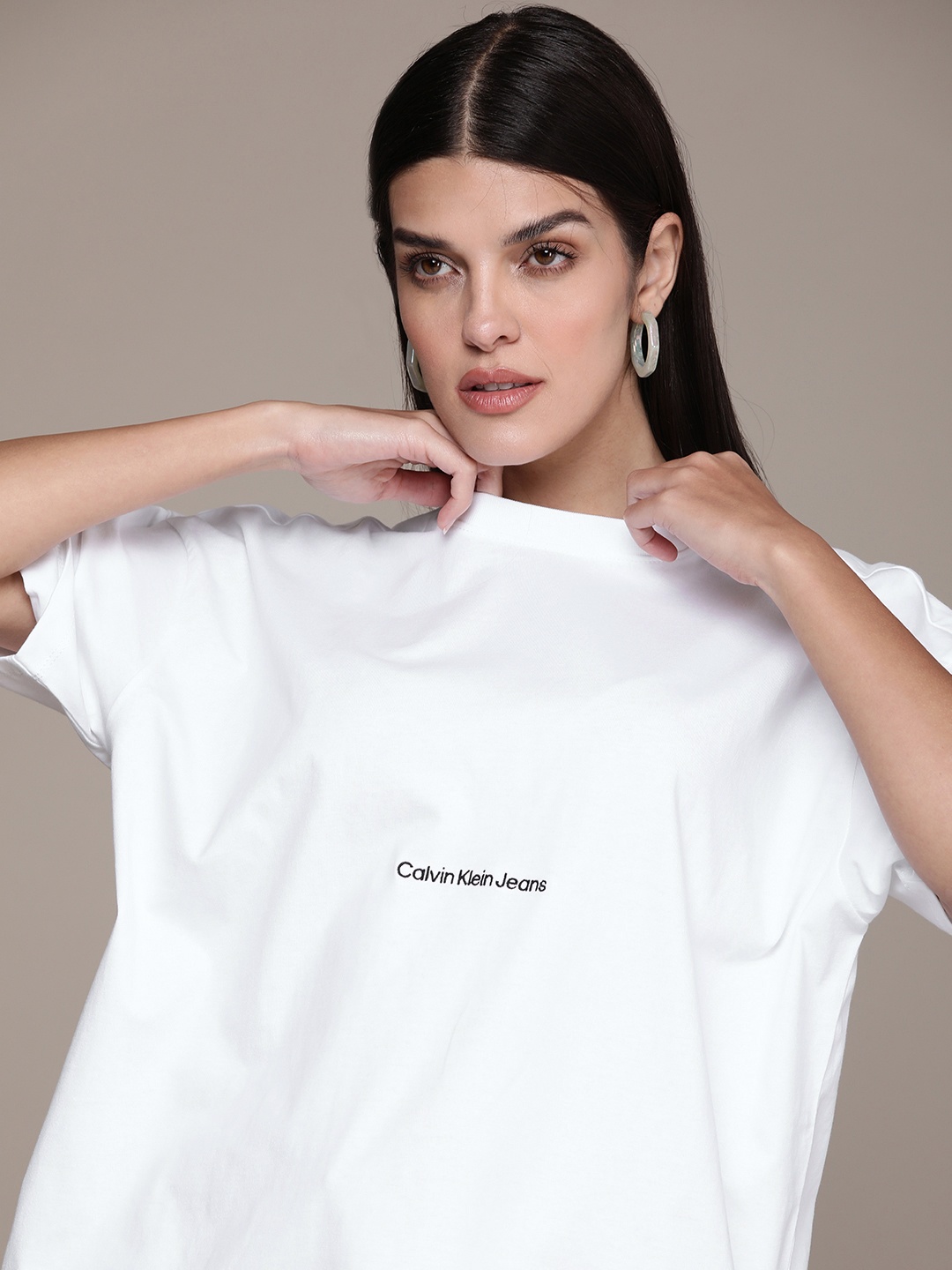 

Calvin Klein Jeans Women Pure Cotton Relaxed Fit Drop-Shoulder T-shirt, White