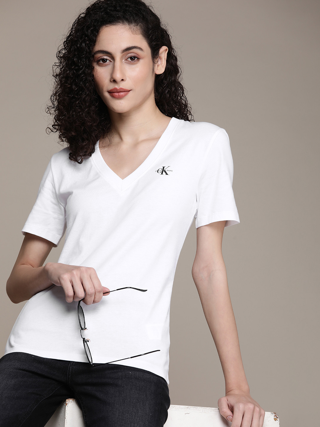

Calvin Klein Jeans Women Pure Cotton V-Neck Slim Fit T-shirt, White