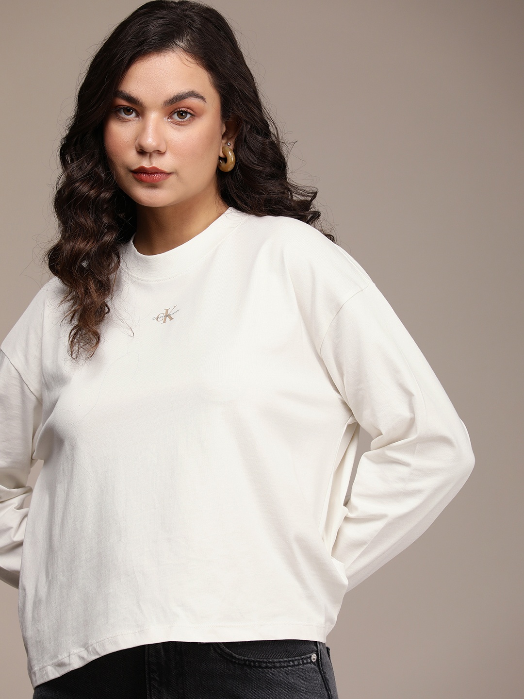 

Calvin Klein Jeans Women Drop-Shoulder Sleeves Pure Cotton Relaxed Fit T-shirt, Off white