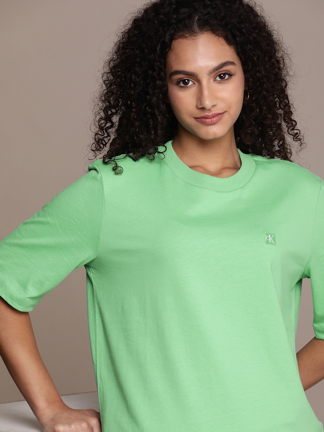 

Calvin Klein Jeans Drop-Shoulder Sleeves Pure Cotton T-shirt With Applique Detail, Green