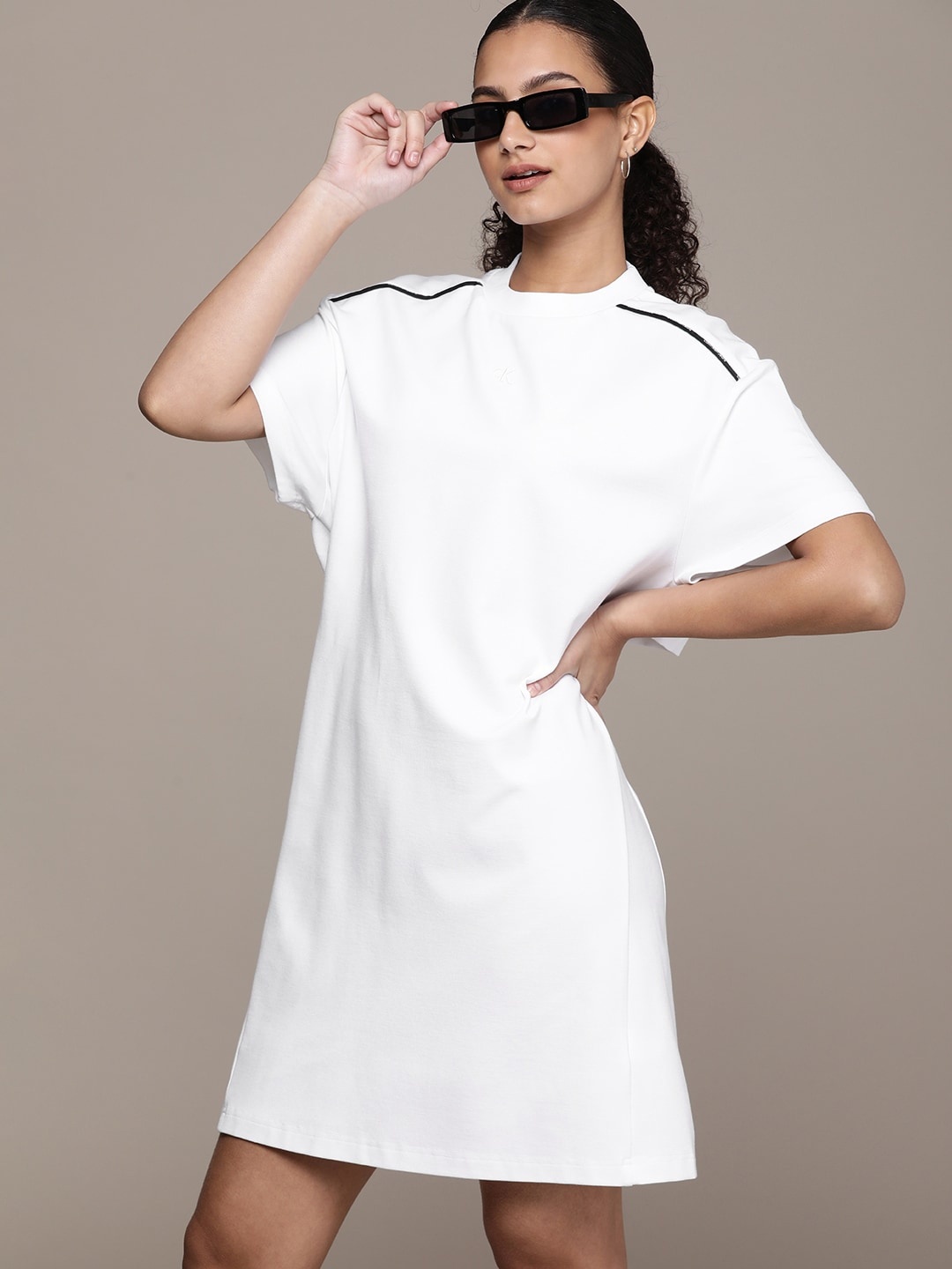 

Calvin Klein Jeans Back Cut-Out Detail T-shirt Dress, White