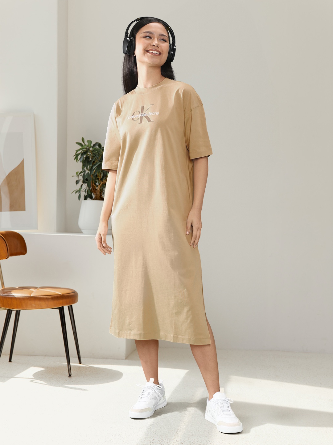 

Calvin Klein Jeans Brand Logo Printed Pure Cotton Midi T-shirt Dress, Beige