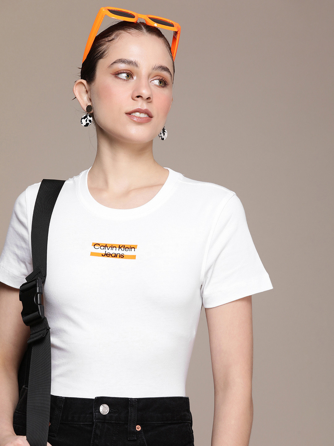 

Calvin Klein Jeans Women Pure Cotton Slim Fit T-shirt With Brand Logo Detail, White