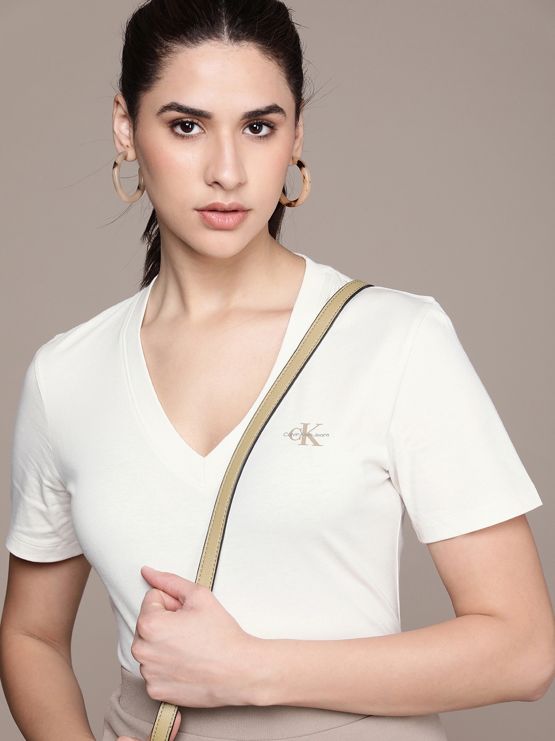 

Calvin Klein Jeans Women Brand Logo Printed V-Neck T-shirt, White