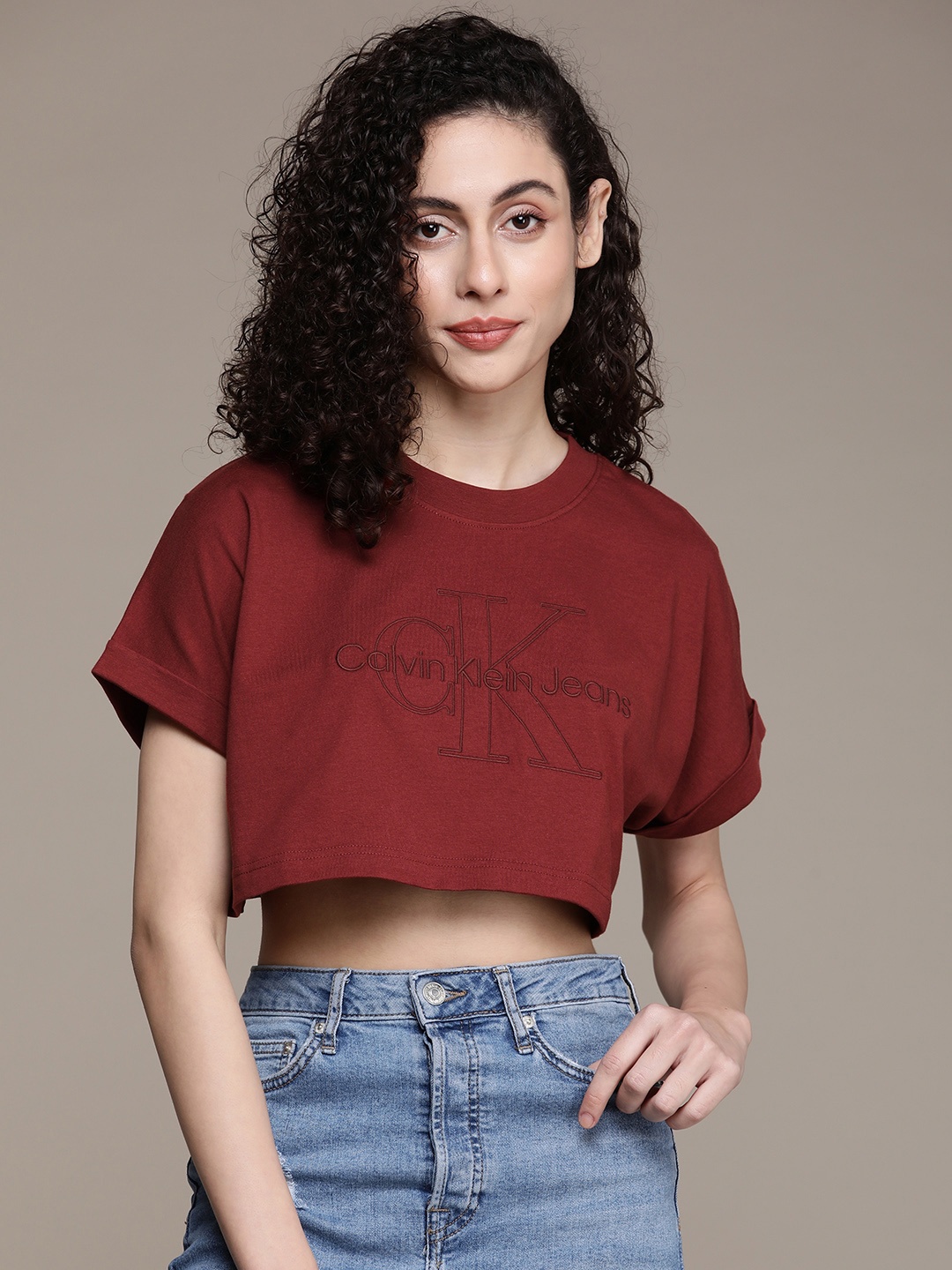 

Calvin Klein Jeans Women Pure Cotton Brand Logo Printed Roll-Up Sleeves Boxy T-shirt, Maroon