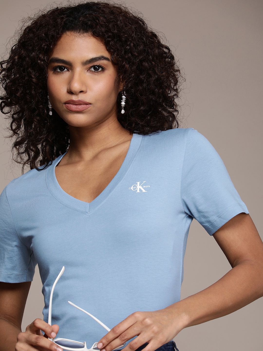 

Calvin Klein Jeans Women Pure Cotton V-Neck T-shirt, Blue