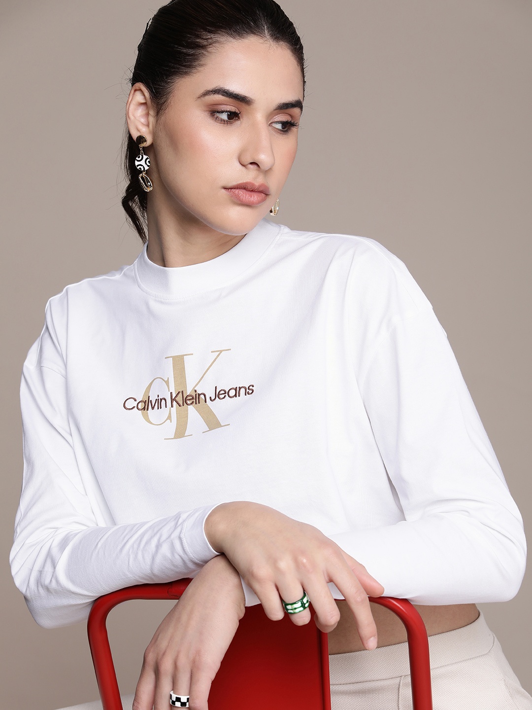 

Calvin Klein Jeans Women Pure Cotton Brand Logo Printed Boxy Crop T-shirt, White