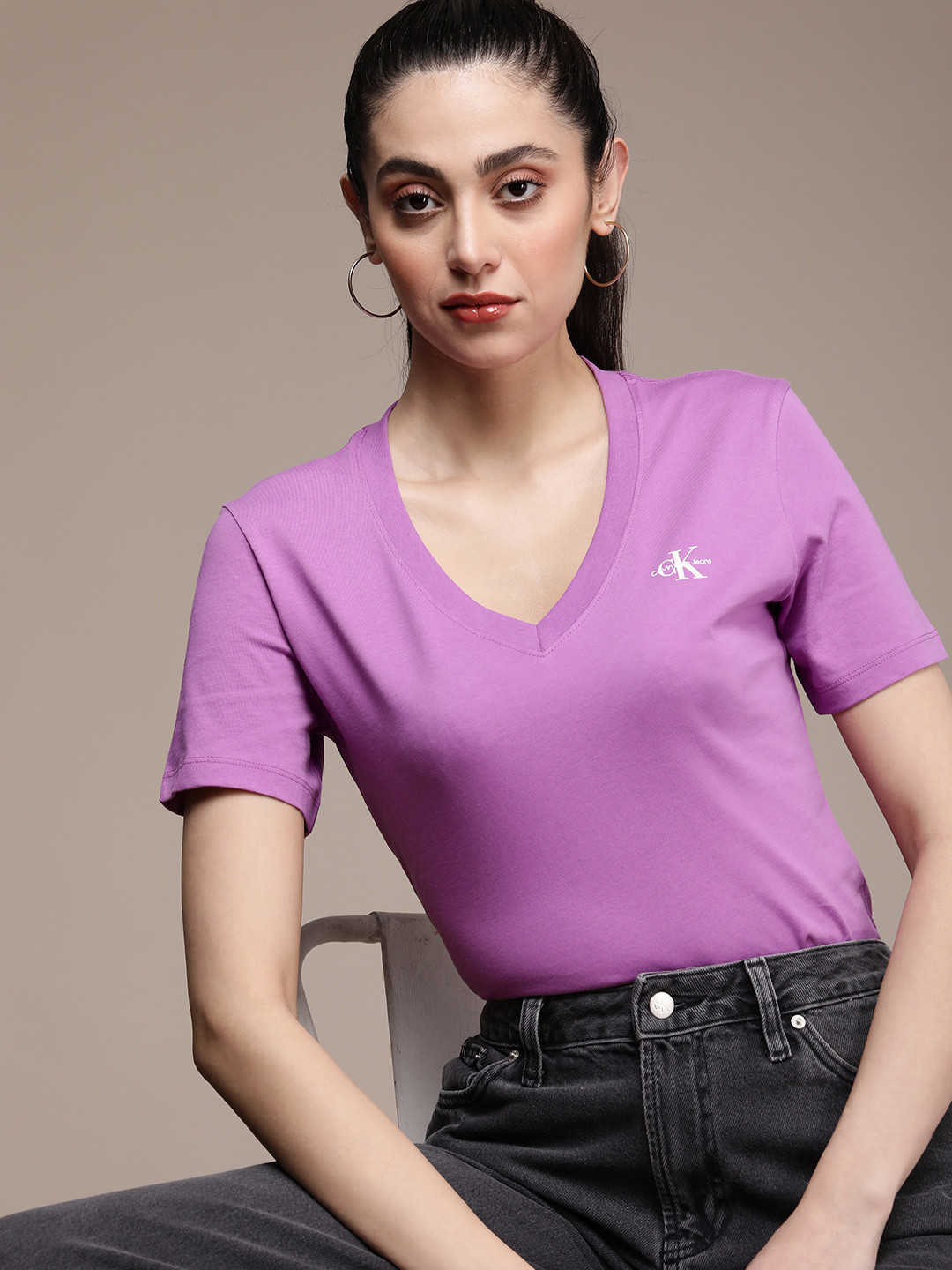 

Calvin Klein Jeans Women V-Neck Pure Cotton Slim Fit T-shirt, Purple