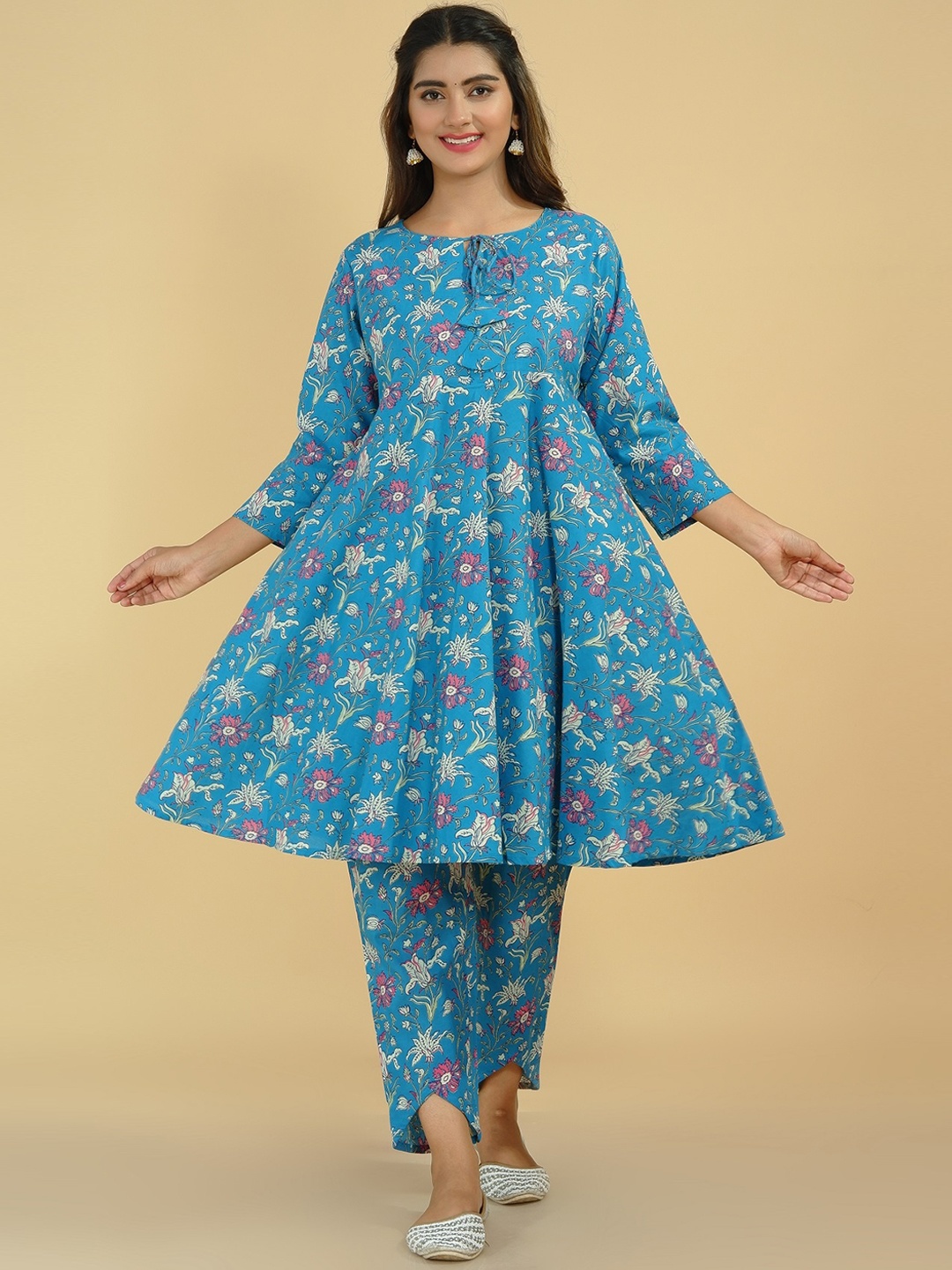 

Tetalee Women Floral Printed Pure Cotton Kurta With Trousers, Blue