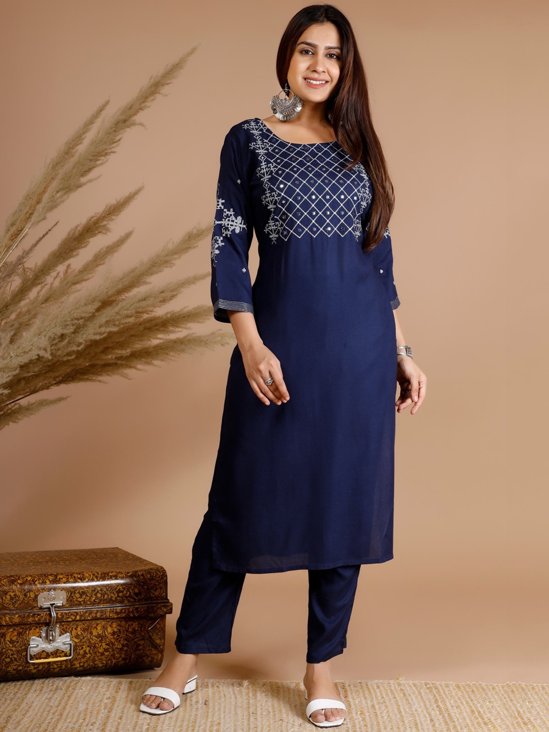 

Tetalee Women Ethnic Motifs Embroidered Mirror Work Kurta With Trousers, Navy blue