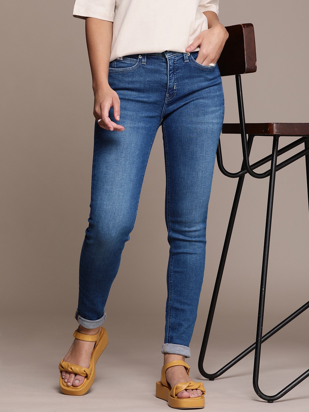 

Calvin Klein Jeans Women Mid-Rise Skinny Fit Light Fade Stretchable Jeans, Blue