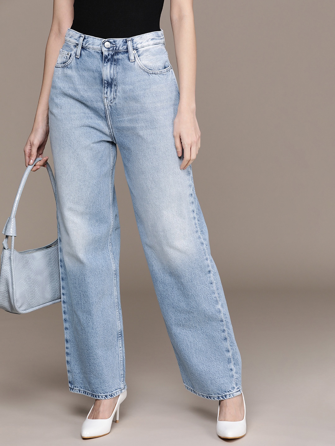 

Calvin Klein Jeans Women Pure Cotton Relaxed Fit High-Rise Heavy Fade Jeans, Blue