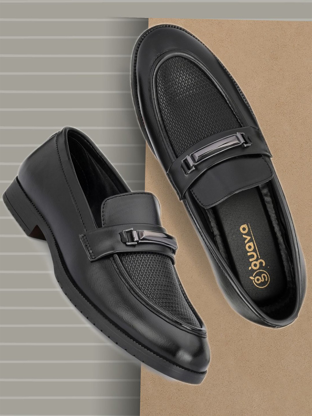 

Guava Men Black Textured Leather Loafers