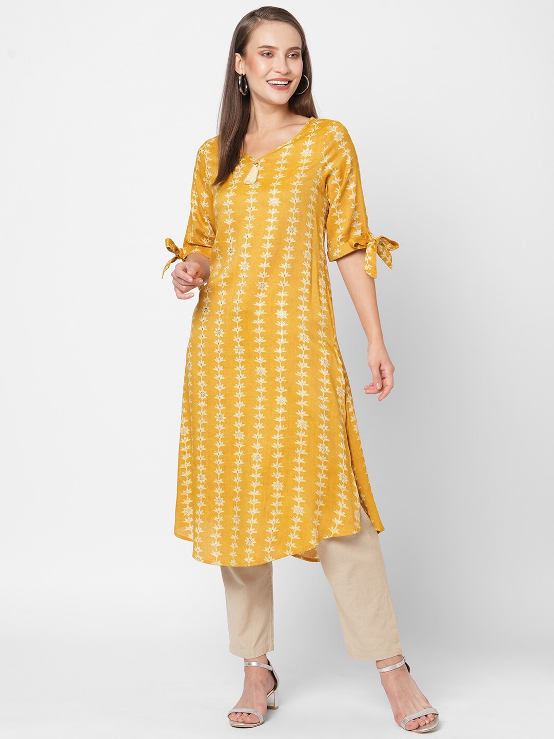 

Fusion Beats Floral Printed Panelled -Neck Kurta, Yellow
