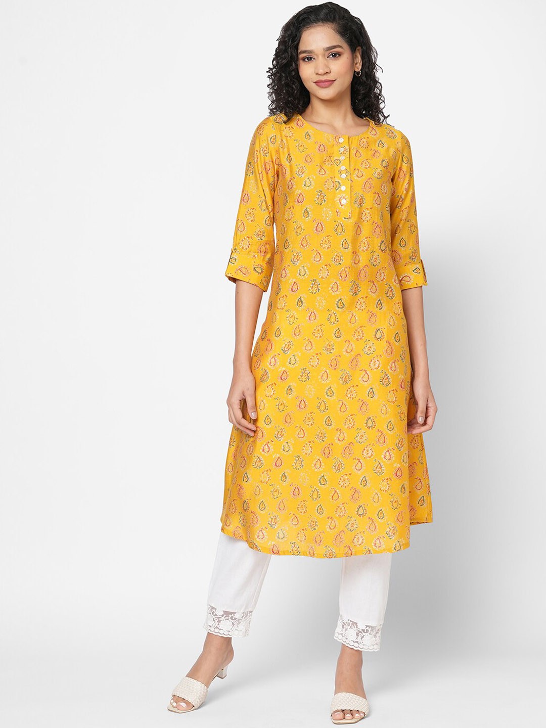 

Fusion Beats Women Paisley Printed Thread Work Kurta, Yellow