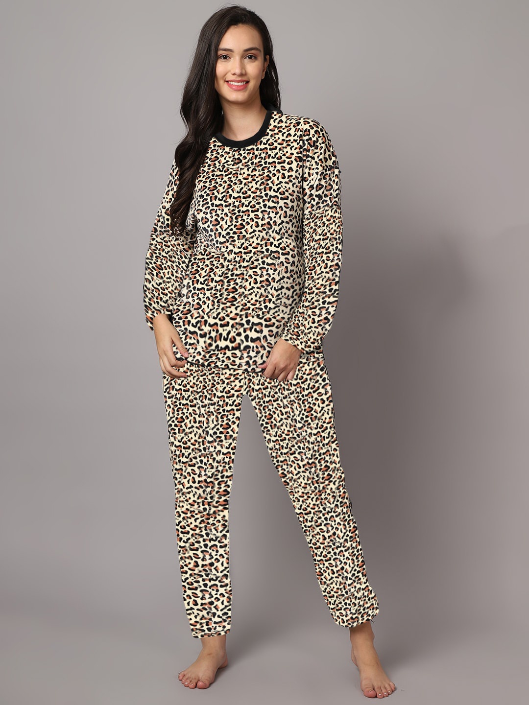 

Kanvin Women Animal Printed Night suit, Cream