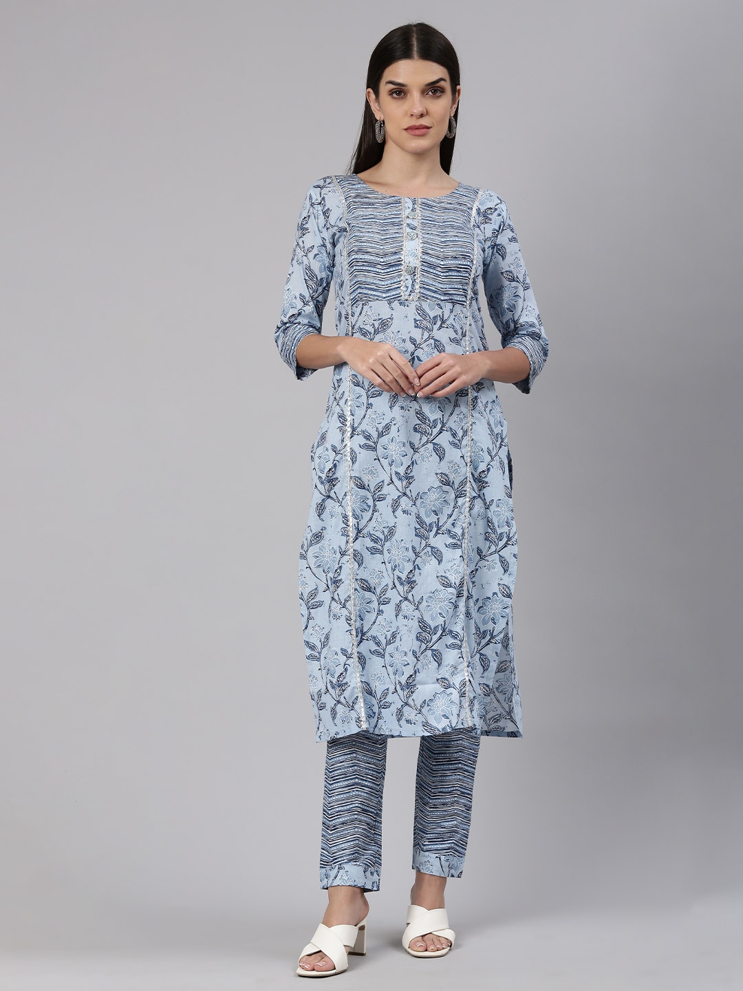 

TORONFRAS Women Floral Printed Gotta Patti Kurta, Blue