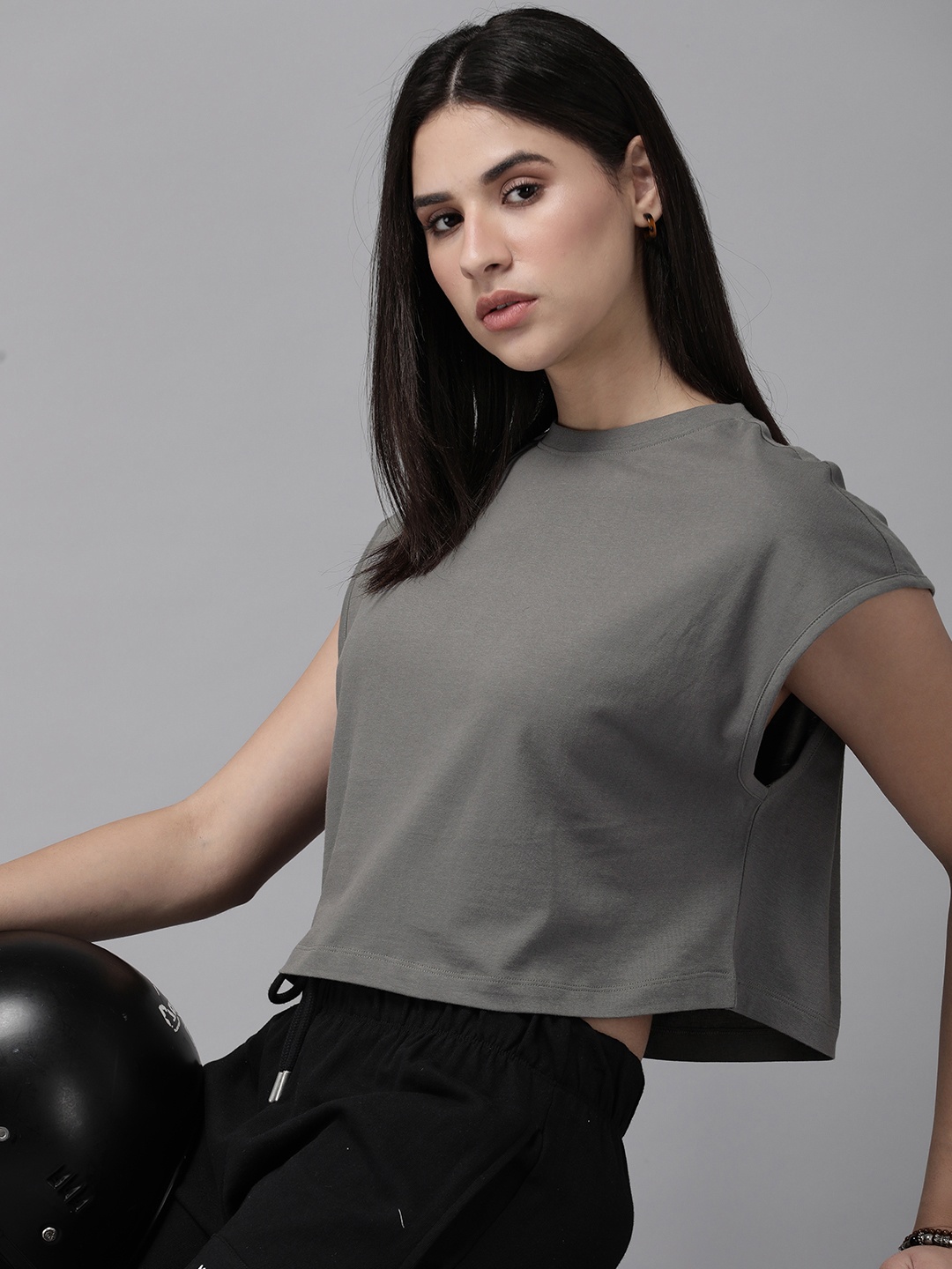 

Roadster Women Solid Boxy Crop T-shirt, Grey