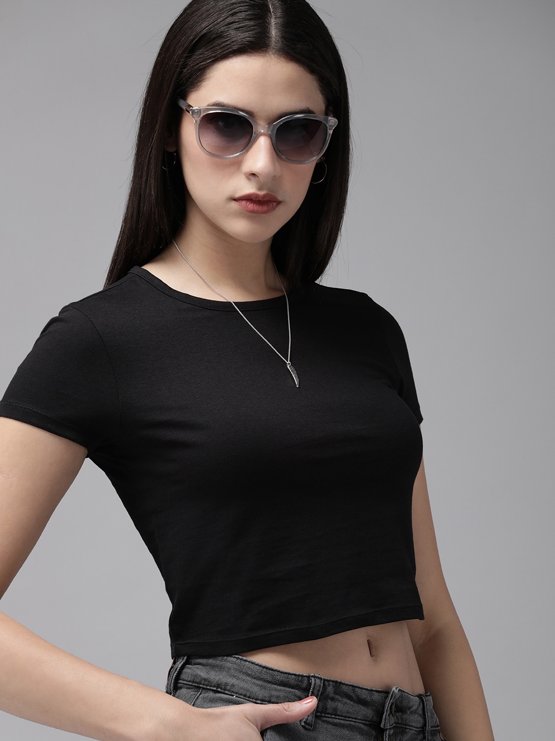 

Roadster Women Solid Slim Fit Crop T-shirt, Black