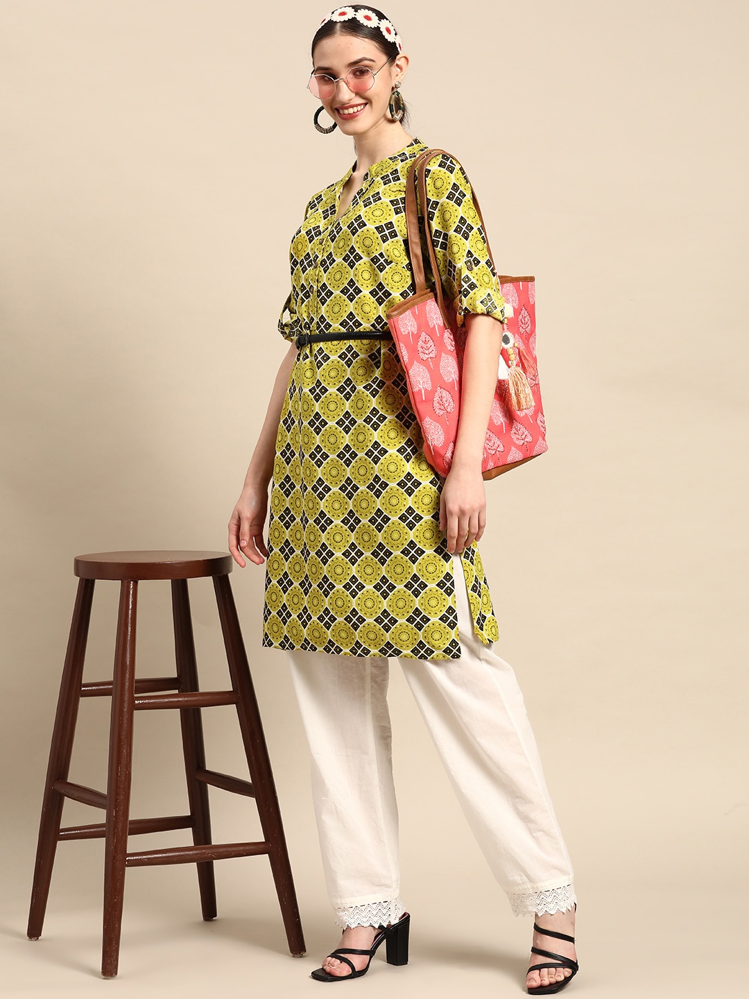 

Sangria Women Geometric Printed Mandarin Collar Roll-Up Sleeves Kurta, Lime green