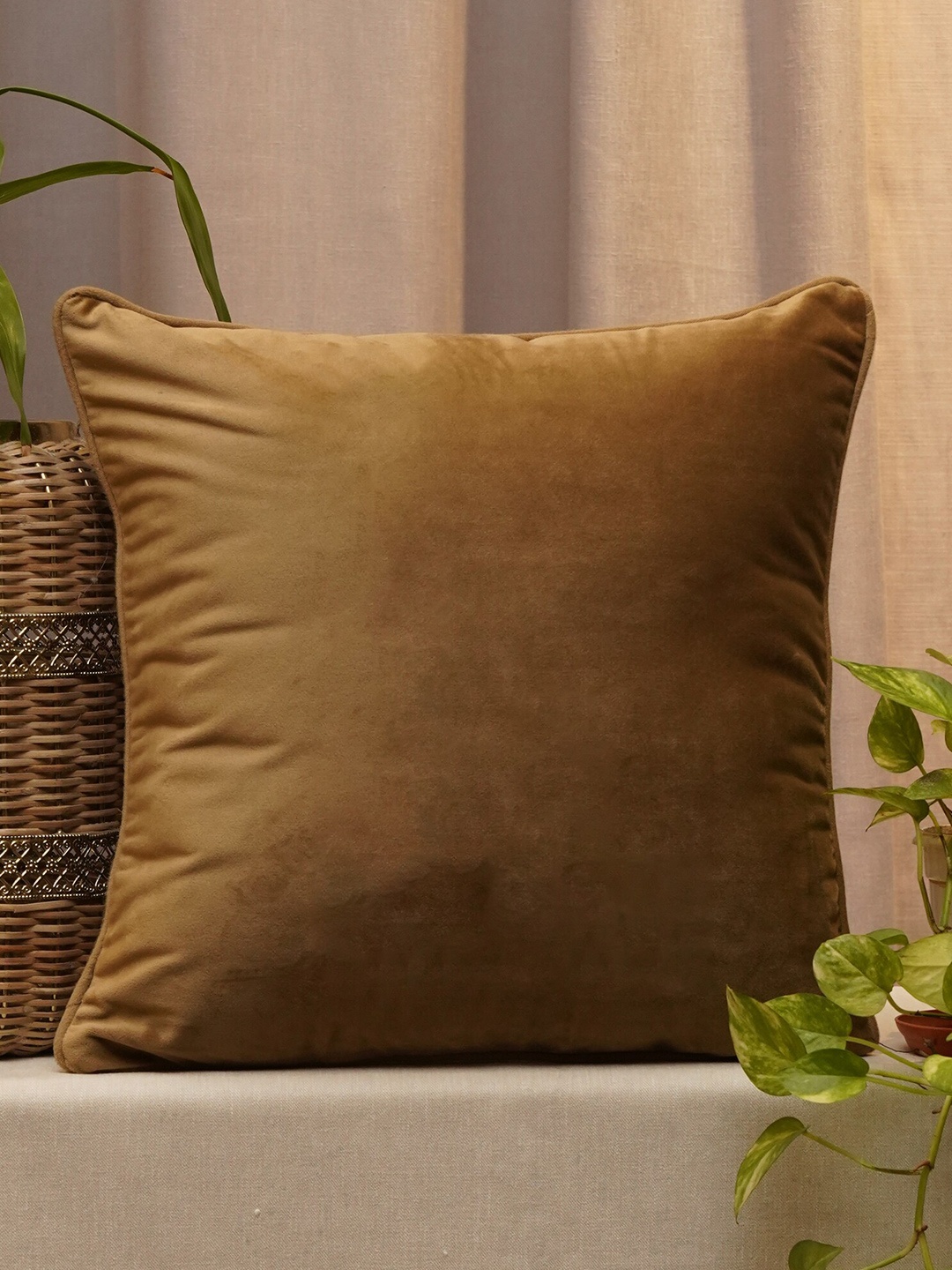 

ZEBA Gold-Toned Velvet Square Cushion Cover