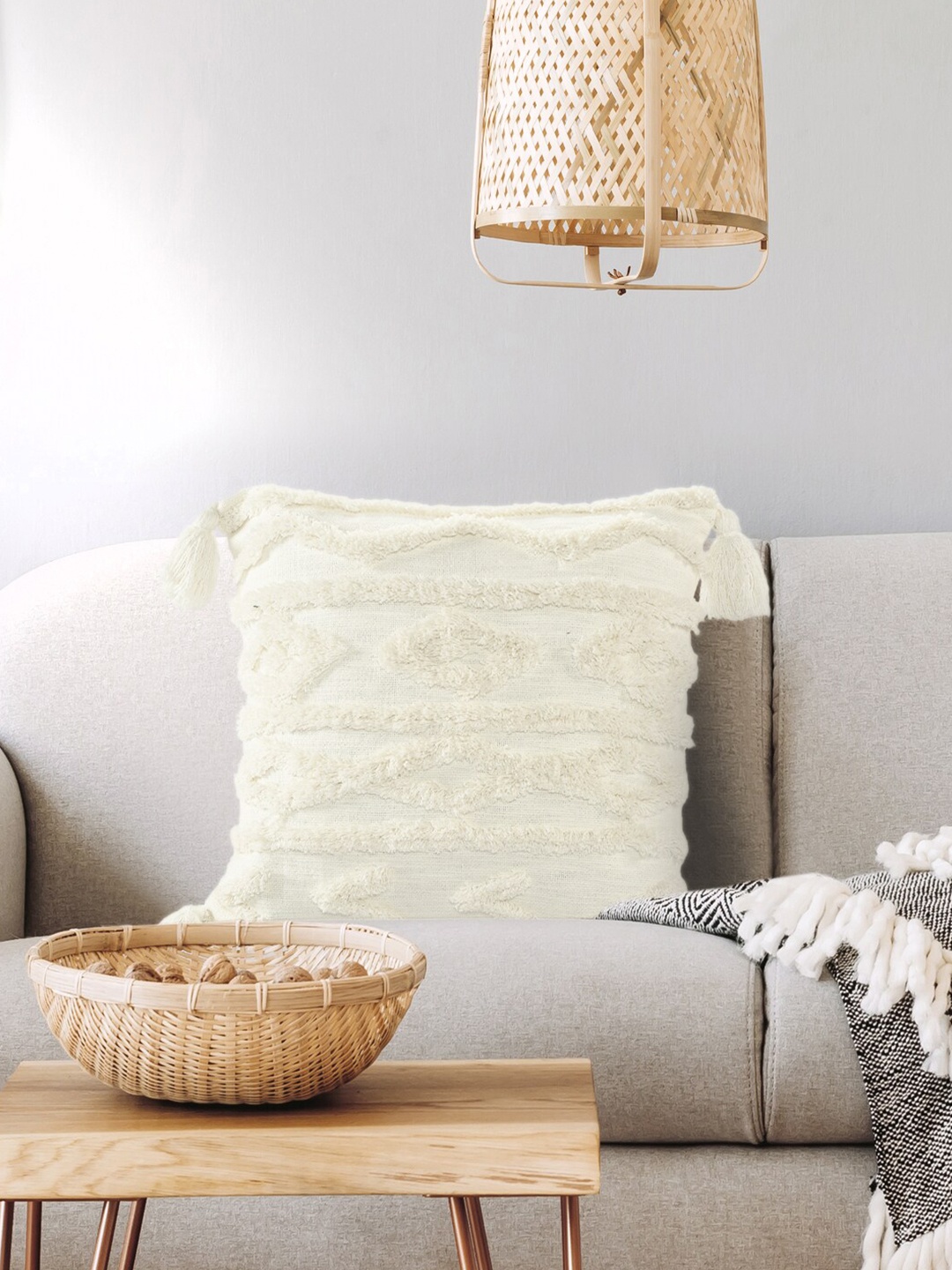 

SASHAA WORLD Tasselled & Tufted Cushion Cover (16x16 inches), White