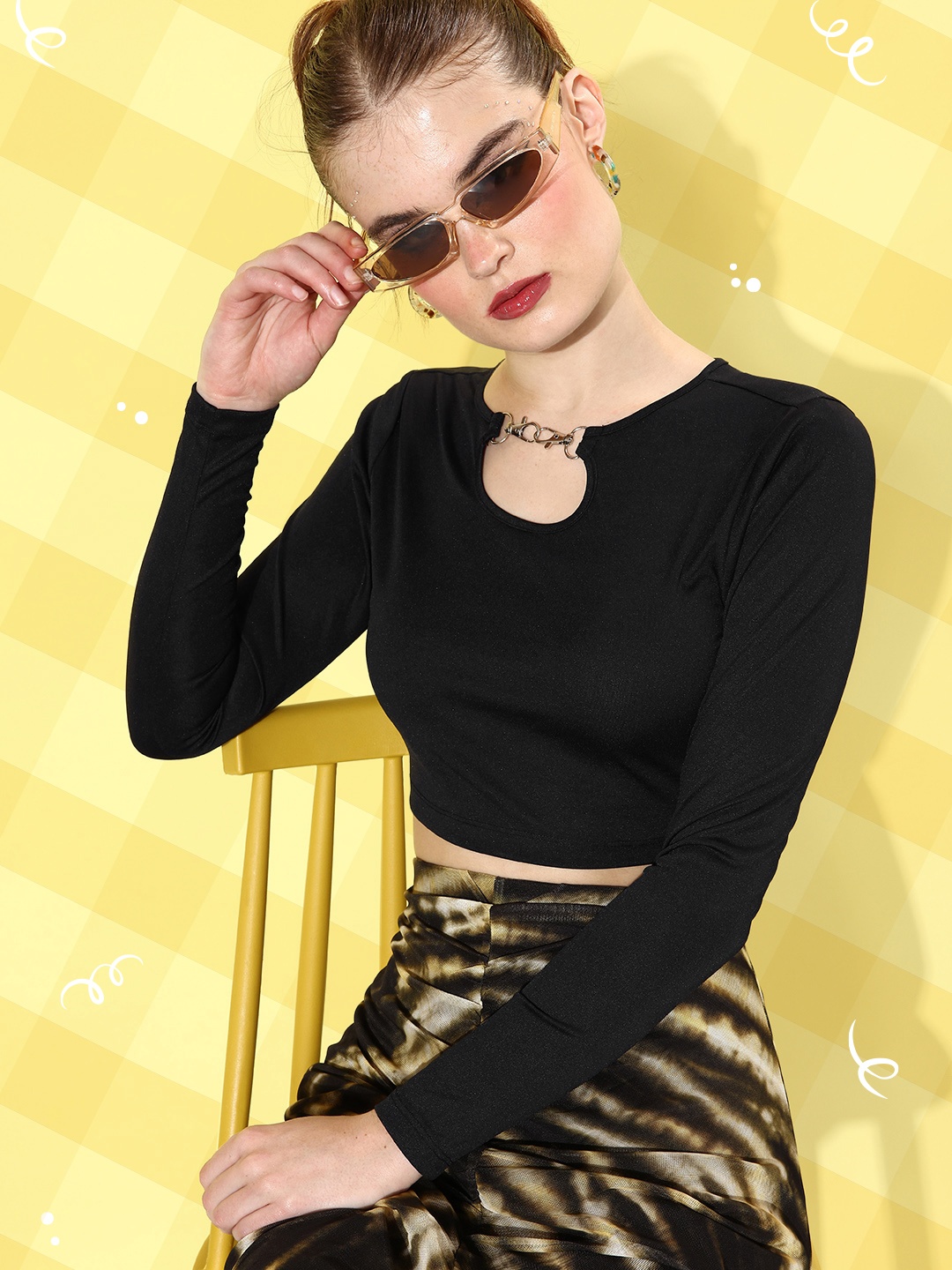 

Dressberry Keyhole Neck Fitted Crop Top, Black