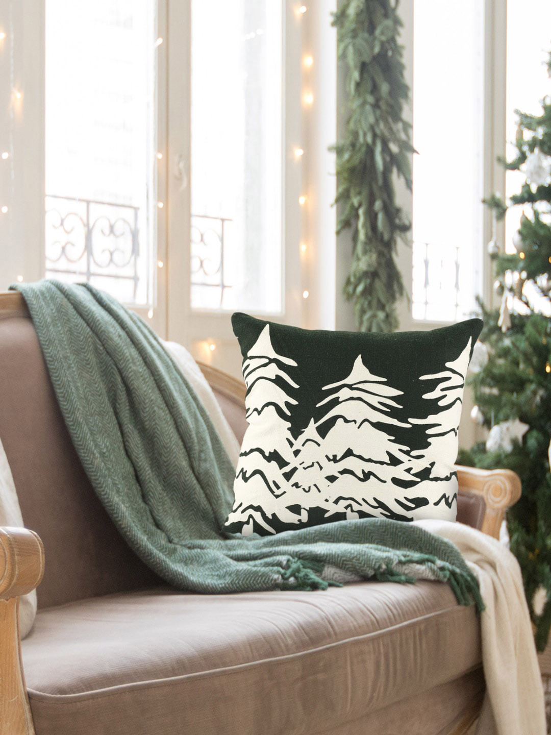 

SASHAA WORLD Green & White Printed Cotton Cushion