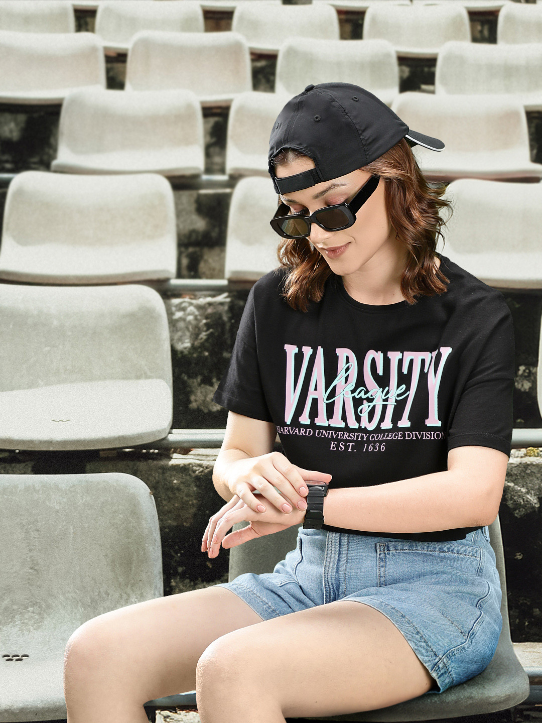 

Harvard Jet Black & Green Poster Graphics Printed Drop-Shoulder Sleeves Cotton T-shirt