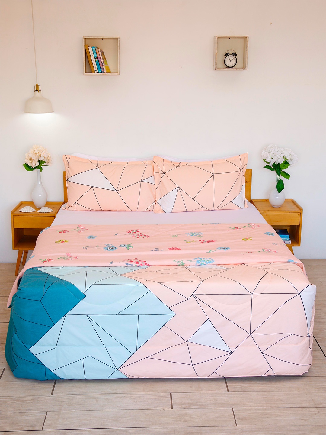 

Ariana Peach-Coloured & Blue Geometric Microfiber AC Room 150 GSM Double Bed Comforter