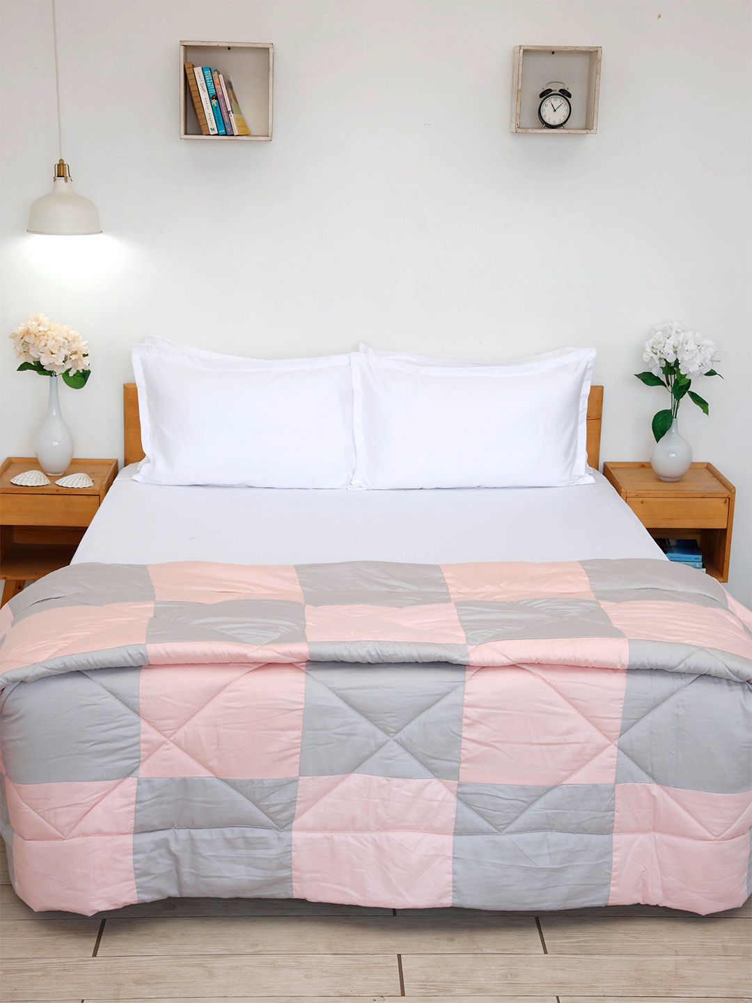 

Ariana Pink & Grey Geometric Microfiber AC Room 150 GSM Double Bed Comforter