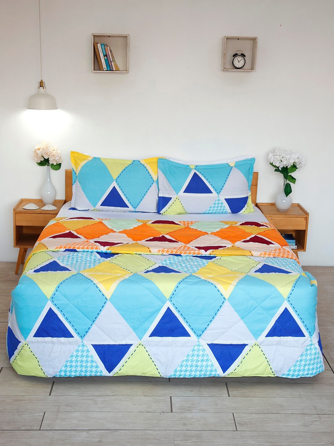 

Ariana Blue & Orange Geometric Microfiber AC Room 120 GSM Double Bed Comforter