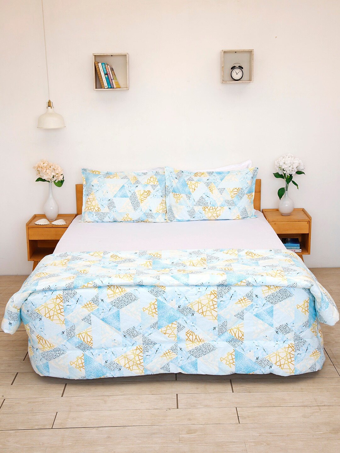 

Ariana Blue & White Geometric Microfiber AC Room 120 GSM Double Bed Comforter