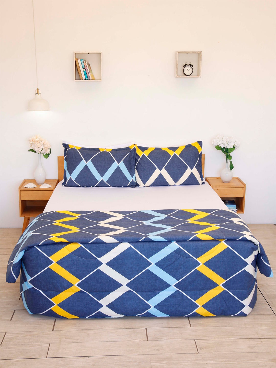 

Ariana Blue & Peach Geometric Microfiber AC Room 110 GSM Double Bed Reversible Comforter
