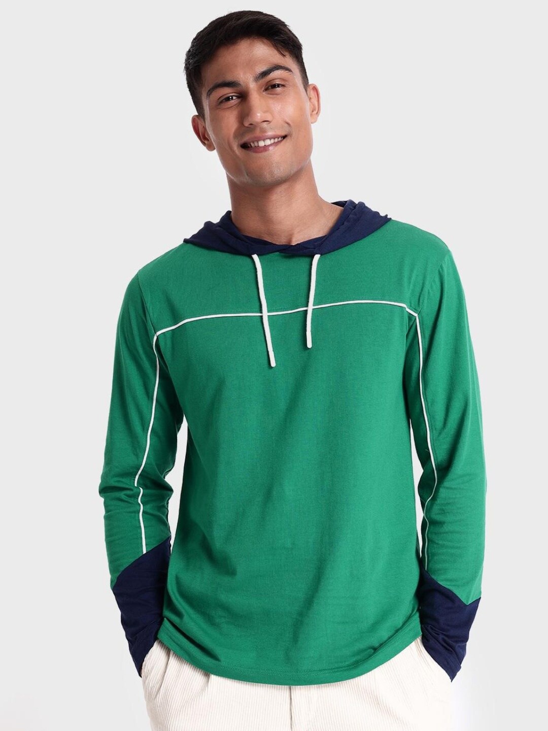 

Bewakoof Men Cotton Hooded Sweatshirt, Green