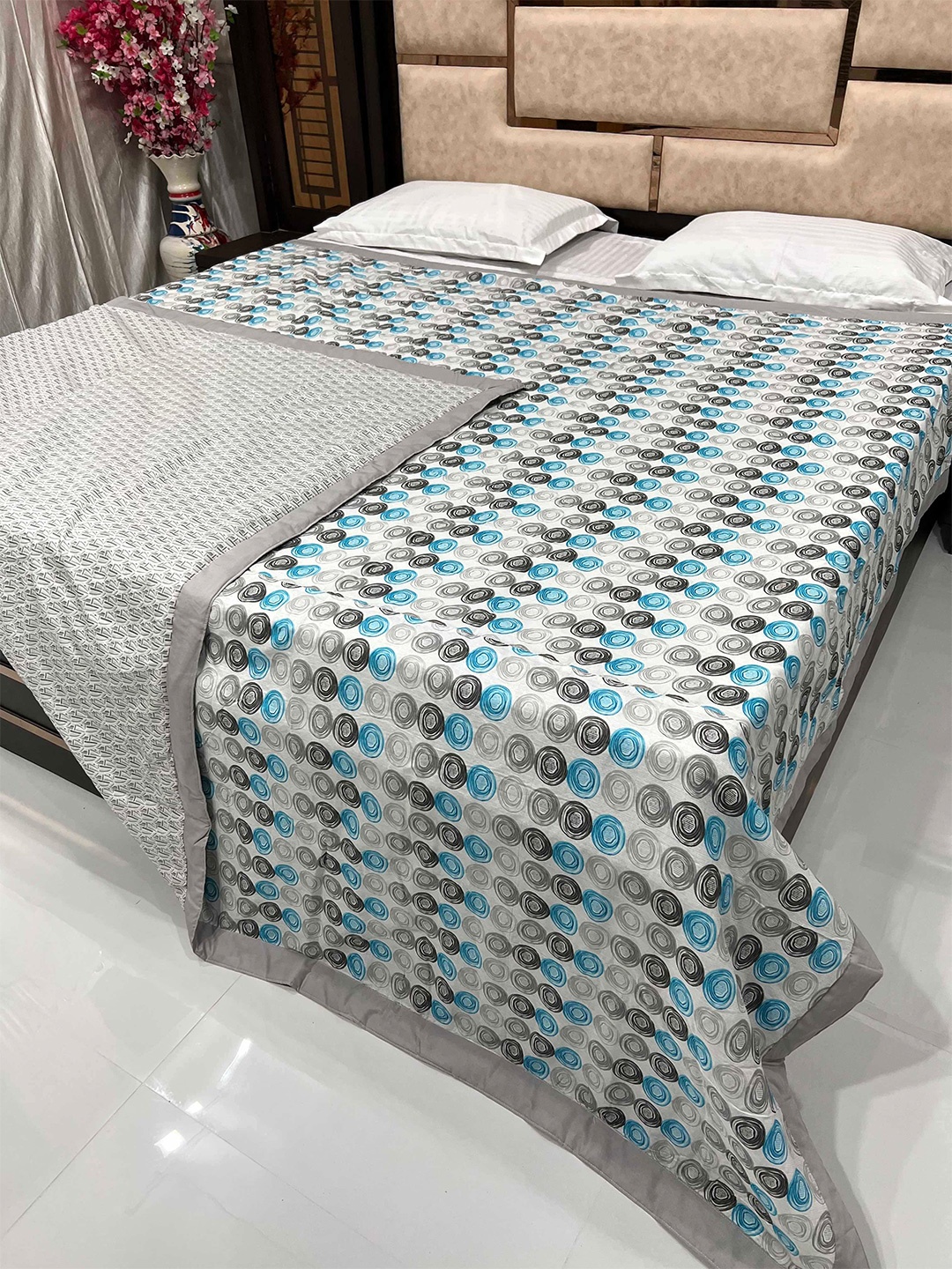 

Pure Decor Silken Grey & Blue Geometric AC Room 233 GSM Pure Cotton Double Bed Dohar