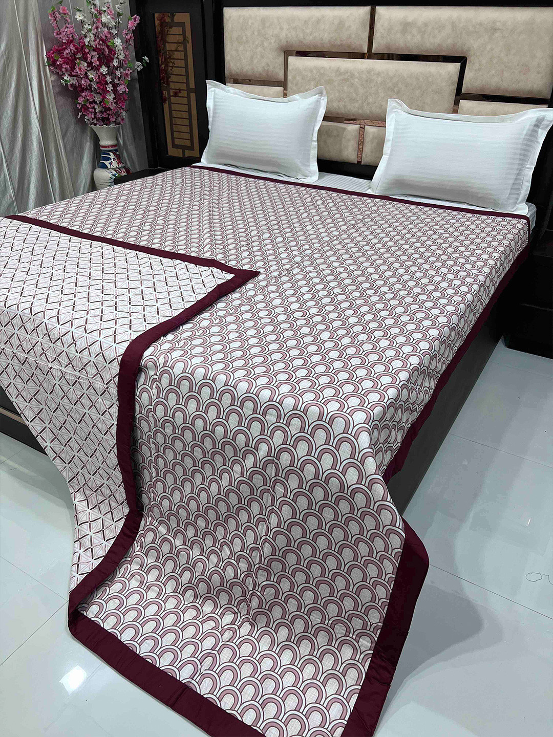 

Pure Decor Silken Maroon & Grey Geometric AC Room 233 GSM Pure Cotton Double Bed Dohar