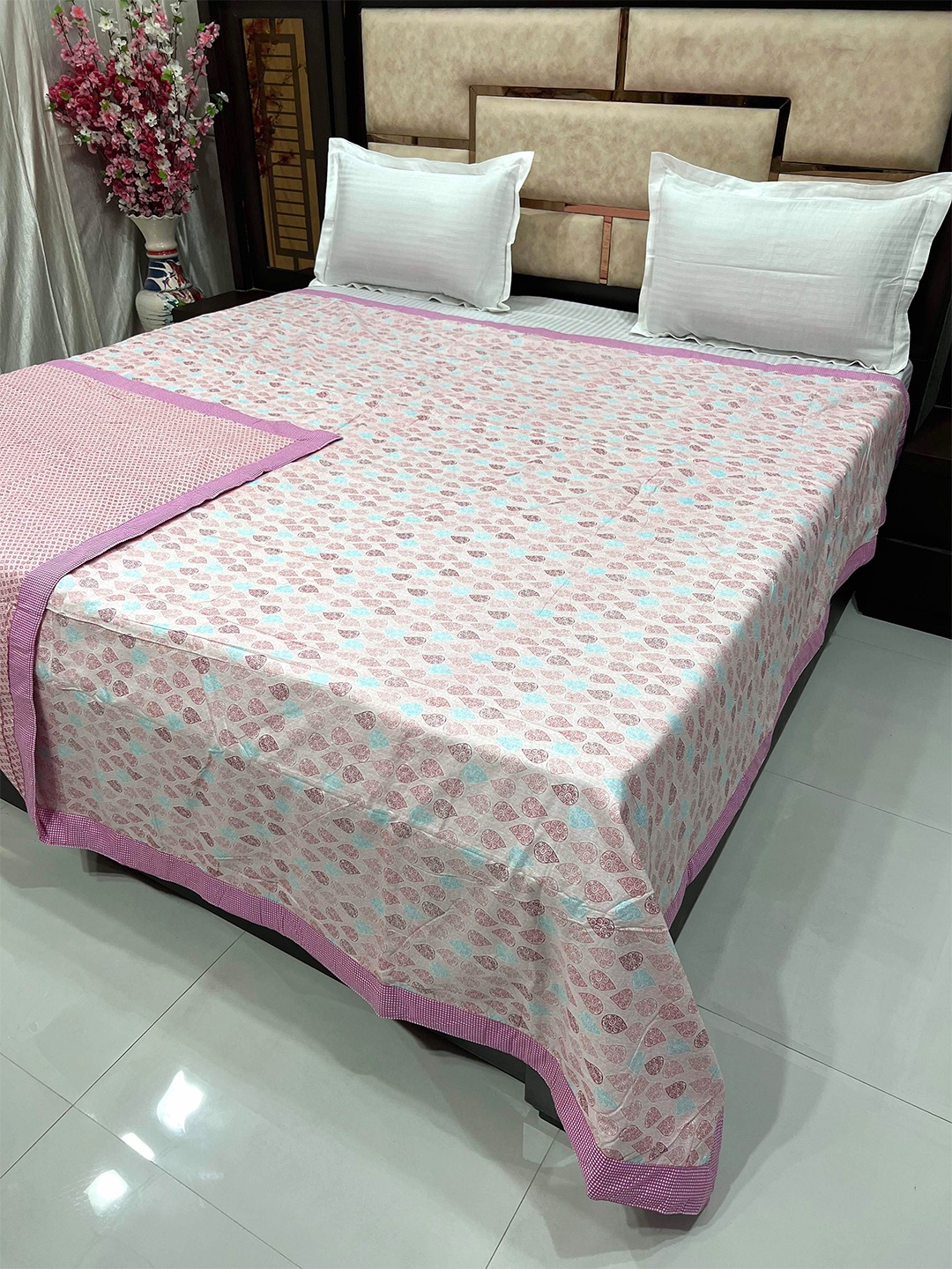 

Pure Decor Silken White & Pink Ethnic Motifs AC Room 233 GSM Double Pure Cotton Bed Dohar